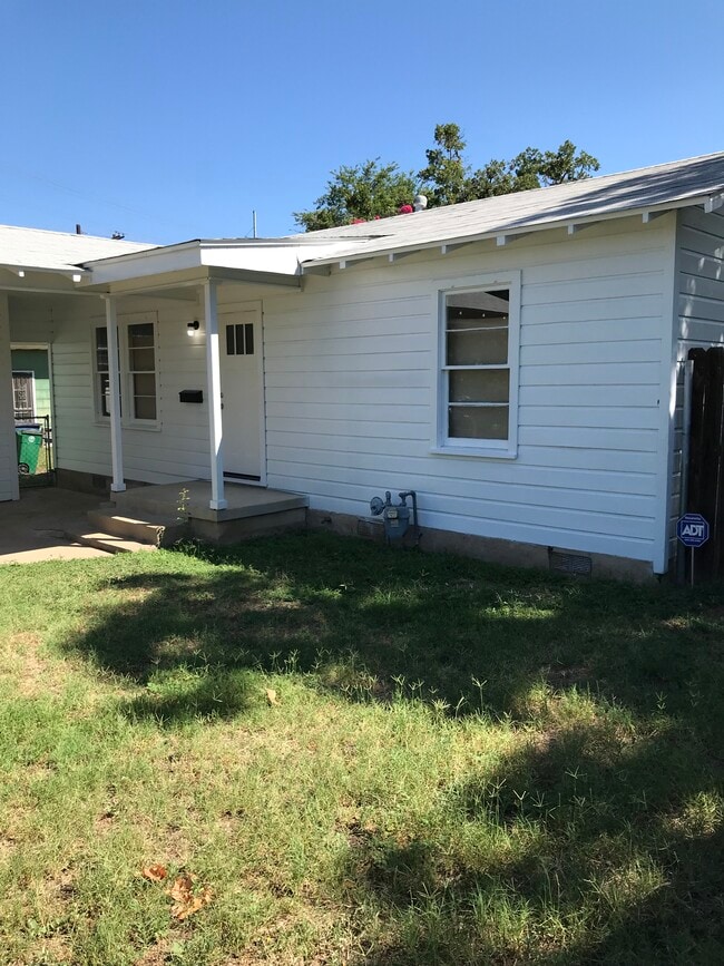 property at 4602 Leslie Ave