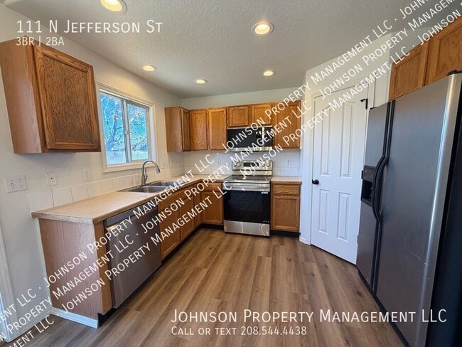 111 N Jefferson St in Nampa, ID - Foto de edificio - Building Photo