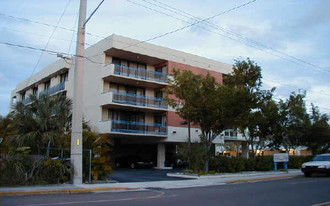 473 Golden Isles Dr Apartments