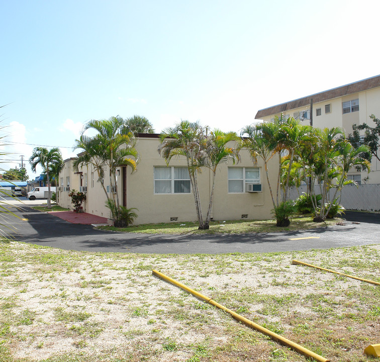 340 S Federal Hwy in Dania Beach, FL - Building Photo