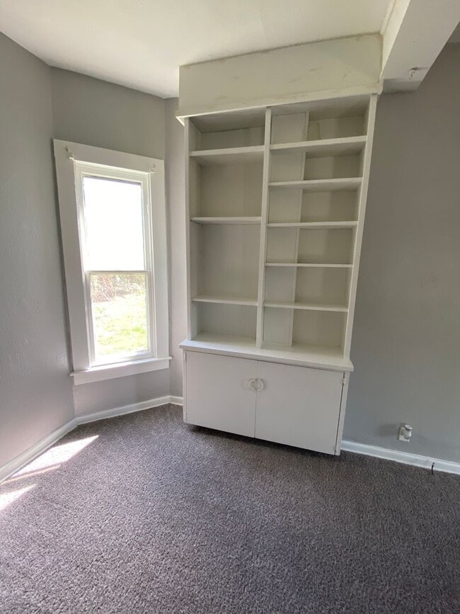 property at 719 E 15th St