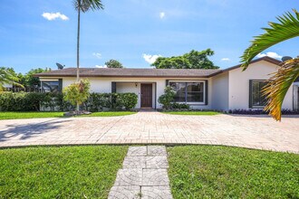 10934 SW 158th Terrace in Miami, FL - Building Photo - Building Photo