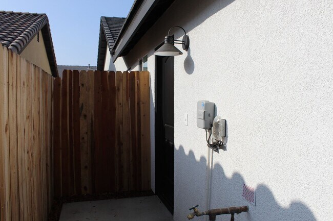 7304 Erskineville Dr in Bakersfield, CA - Building Photo - Building Photo