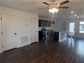 824 S Parrot Ln in Siloam Springs, AR - Building Photo - Building Photo