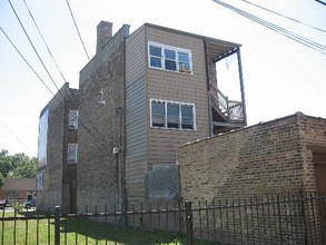 4876 W Armitage Ave in Chicago, IL - Foto de edificio - Building Photo