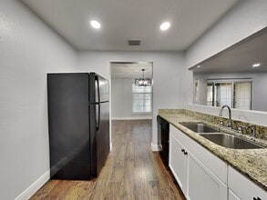 3979 Versailles Dr in Orlando, FL - Foto de edificio - Building Photo