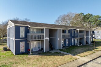 Woodscape Apartments in Newport News, VA - Building Photo - Building Photo