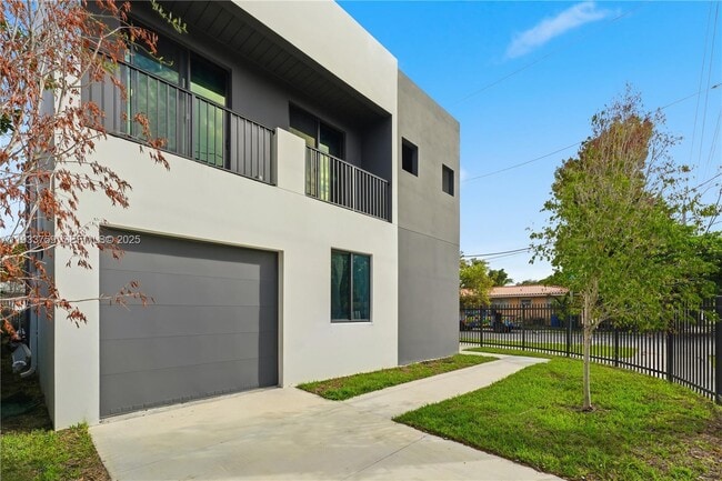 1393 NW 31st St in Miami, FL - Building Photo - Building Photo