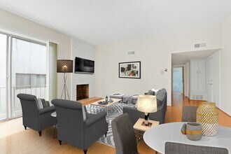 Eastborne Avenue Apartments in Los Angeles, CA - Foto de edificio - Building Photo