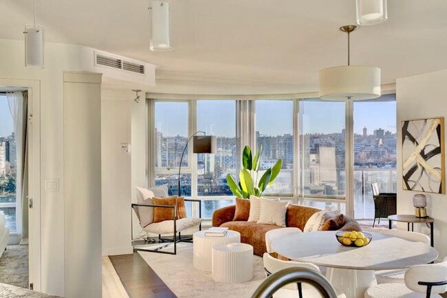 918 Cooperage Way in Vancouver, BC - Building Photo - Building Photo