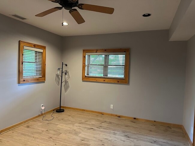 189 Eagle Ridge Dr, Unit Basement Apartment