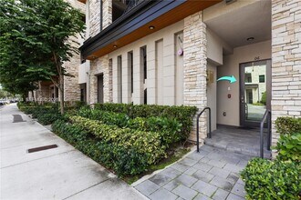 7805 NW 104th Ave in Doral, FL - Building Photo - Building Photo