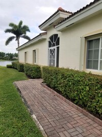 2374 Harbour View Ct in West Palm Beach, FL - Building Photo - Building Photo