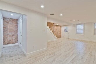 47 Poplar St in Jersey City, NJ - Foto de edificio - Building Photo