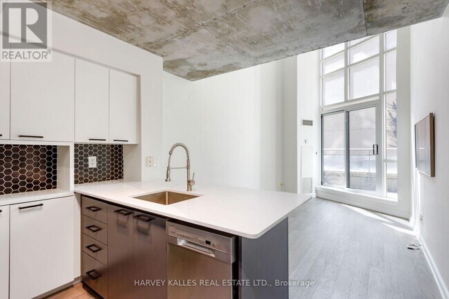 property at 255 Richmond St E