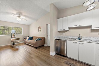 3690 N 56th Ave in Hollywood, FL - Building Photo - Building Photo