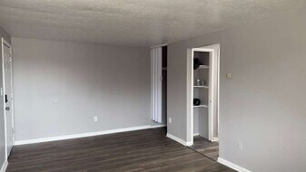 13540 Superior Rd, Unit 101 in East Cleveland, OH - Building Photo