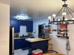 825 Palomas Dr SE in Albuquerque, NM - Building Photo - Building Photo