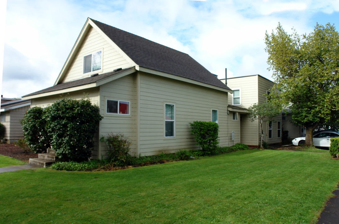 284 E 16th Ave in Eugene, OR - Building Photo