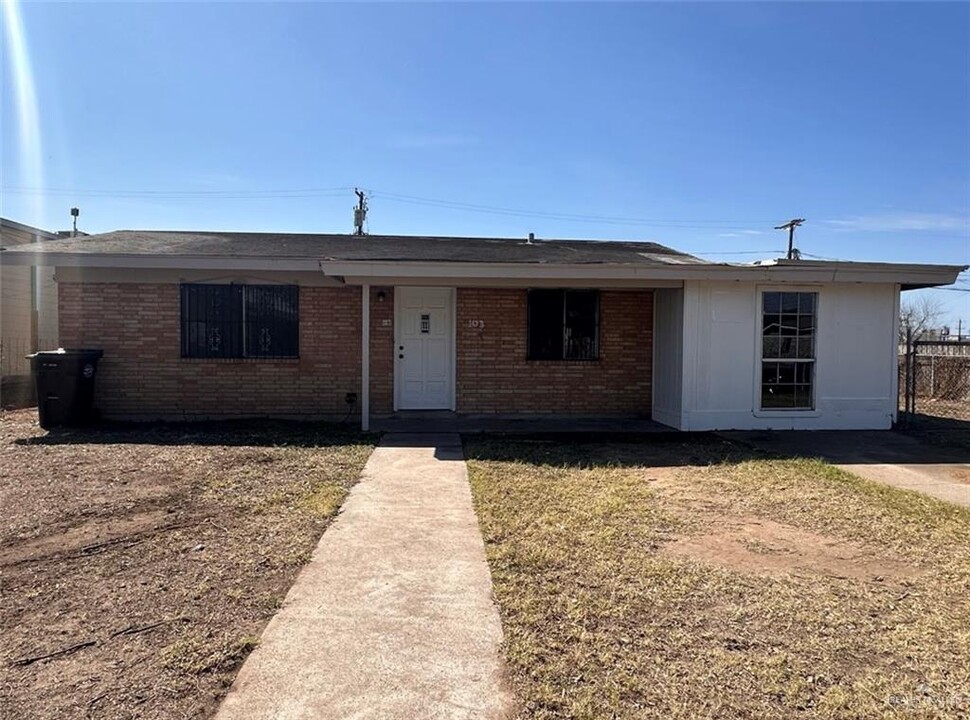 103 W Paisano Ln in Weslaco, TX - Building Photo