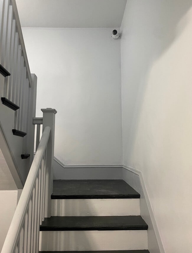 17 Ashley St, Unit 2 in New Bedford, MA - Foto de edificio - Building Photo