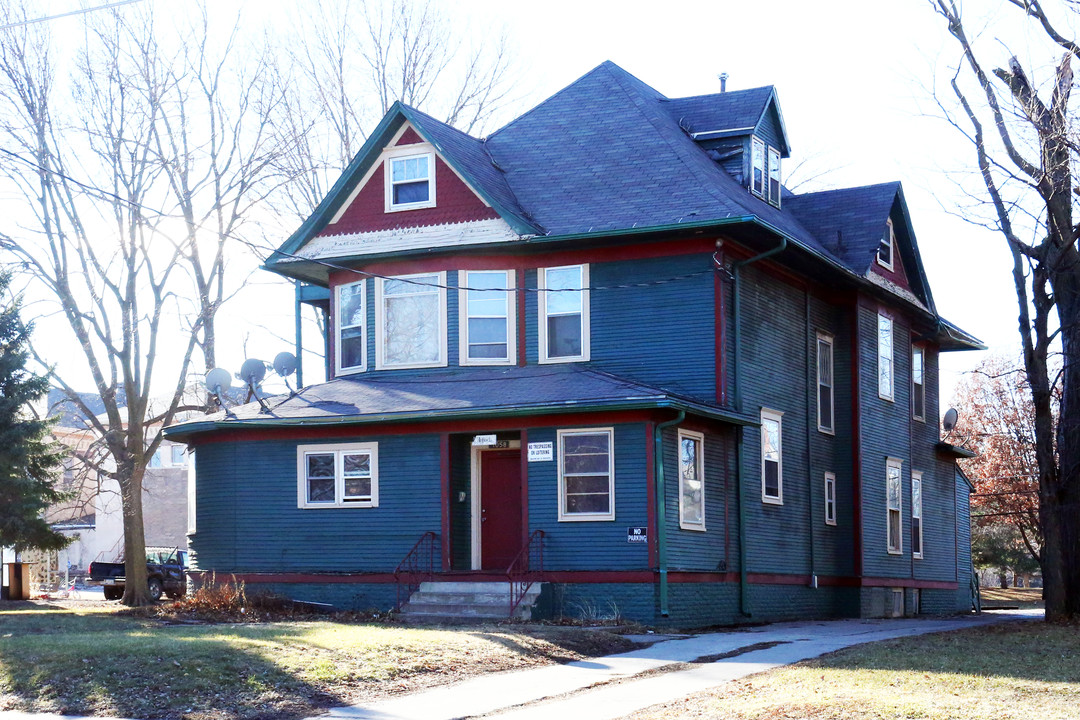 1058 22nd St in Des Moines, IA - Foto de edificio