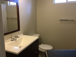 565 E Chadwick Dr in Muskegon, MI - Building Photo - Building Photo