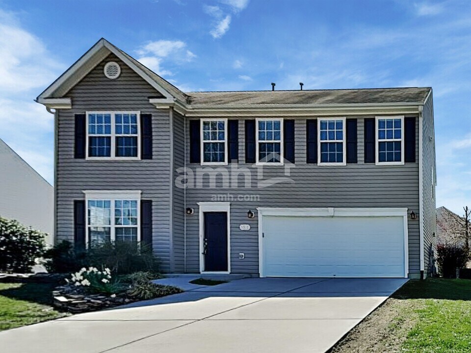 5318 Ian Dr in McLeansville, NC - Foto de edificio