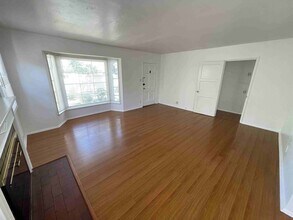 5745 Hazeltine Ave in Los Angeles, CA - Building Photo - Building Photo