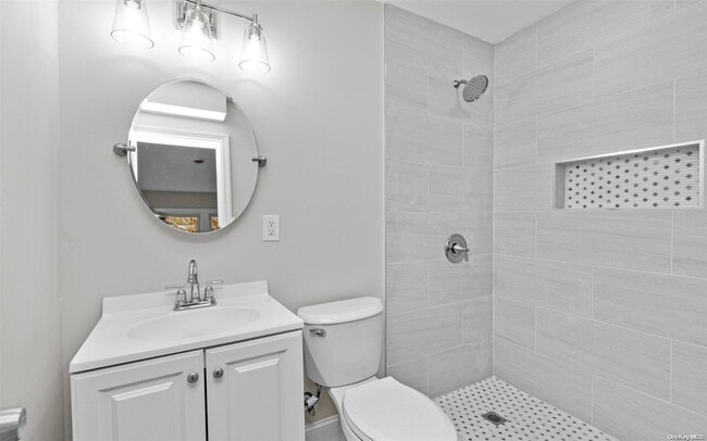 18 Canine Rd in Holtsville, NY - Building Photo - Building Photo