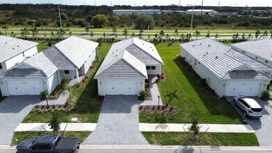 8173 Sternway Rd in Sarasota, FL - Building Photo - Building Photo