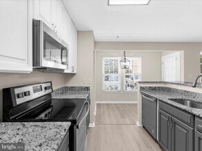685 Winding Stream Way in Odenton, MD - Building Photo - Building Photo