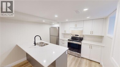 132 Graham St in Waterloo, ON - Building Photo - Building Photo