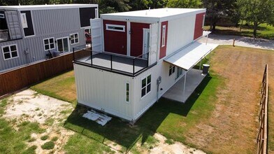 1228 Kennie Dr in Commerce, TX - Foto de edificio - Building Photo