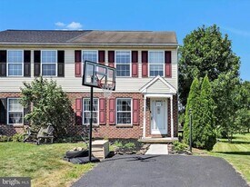 2001 Wyatt Cir in Dover, PA - Building Photo