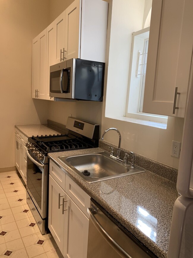 106 Central St, Unit #1 in Somerville, MA - Building Photo - Building Photo