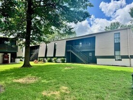 1701 S West End St in Springdale, AR - Building Photo