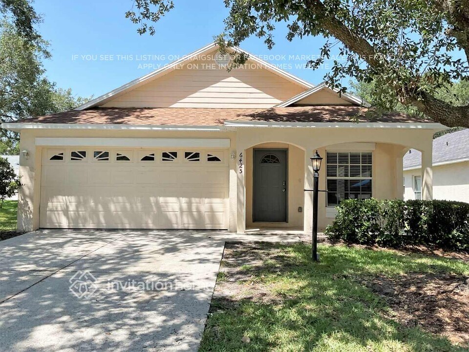 6425 Barberry Ct in Lakewood Ranch, FL - Building Photo