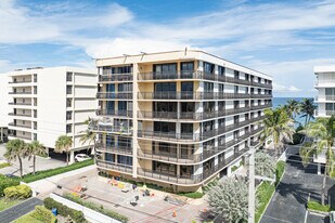 La Pensee in Palm Beach, FL - Building Photo