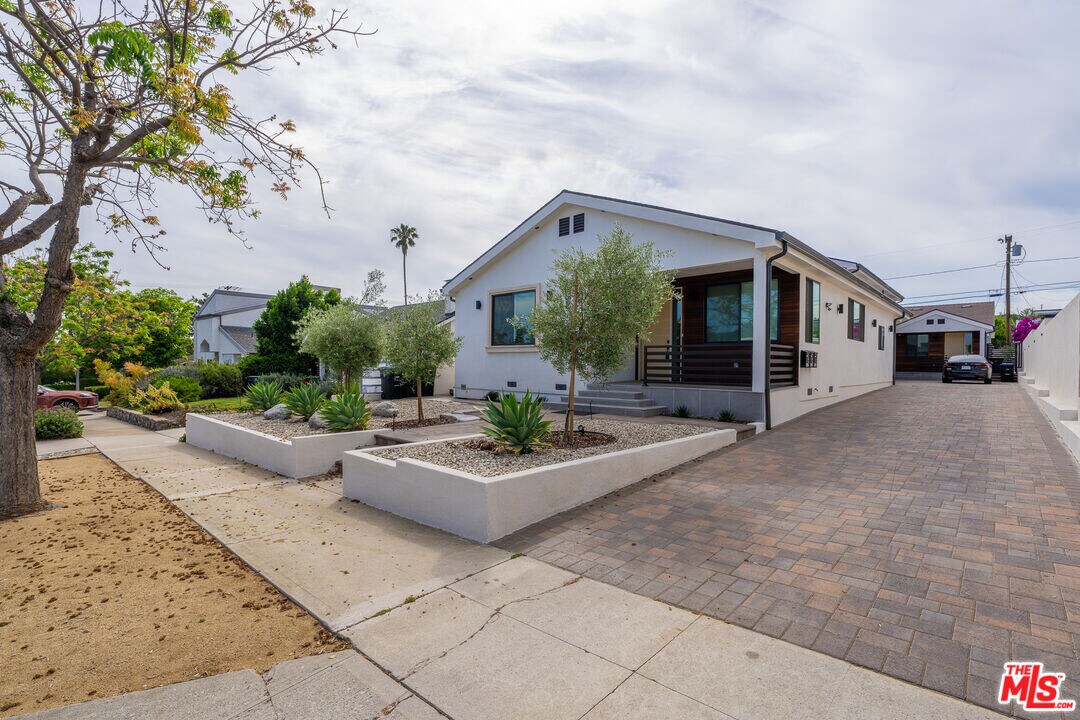815 E Elmwood Ave in Burbank, CA - Building Photo