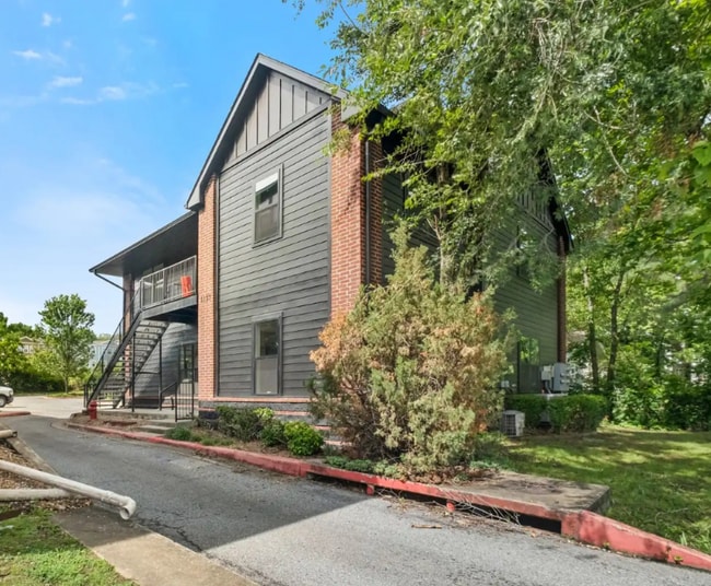 1137 N Leverett Ave in Fayetteville, AR - Building Photo - Building Photo