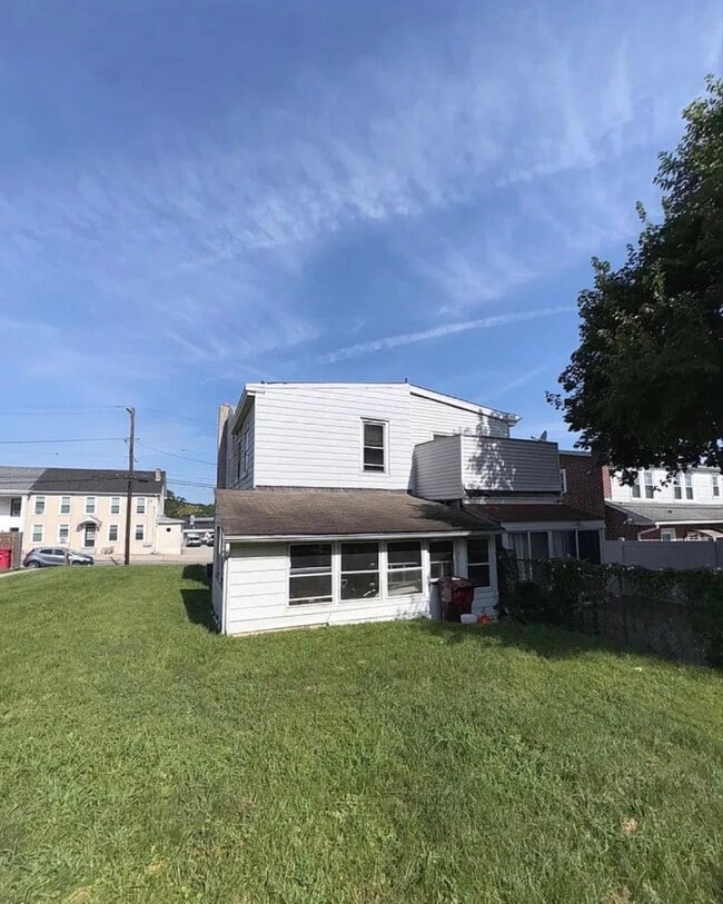 709 DeKalb St in Bridgeport, PA - Foto de edificio - Building Photo