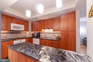 960 Fell St in Baltimore, MD - Building Photo