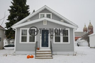520 N 7th St in Grand Forks, ND - Building Photo