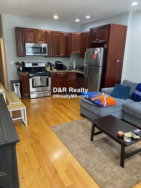26 Maverick St in Boston, MA - Building Photo