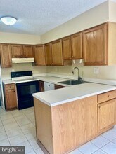 2250 Southgate Square in Reston, VA - Building Photo - Building Photo
