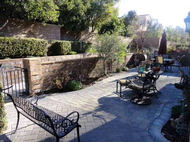 23730 Forest View Ct in Santa Clarita, CA - Building Photo - Building Photo