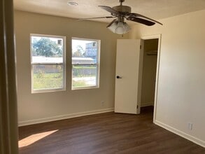 1011 Giovanni St, Unit #2 in Lake Charles, LA - Foto de edificio - Building Photo