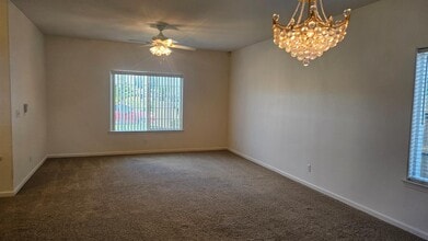 580 W Sunset St in Kingsburg, CA - Building Photo - Building Photo