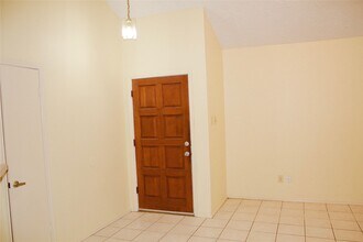 2046 Hickory Glen Dr in Missouri City, TX - Foto de edificio - Building Photo